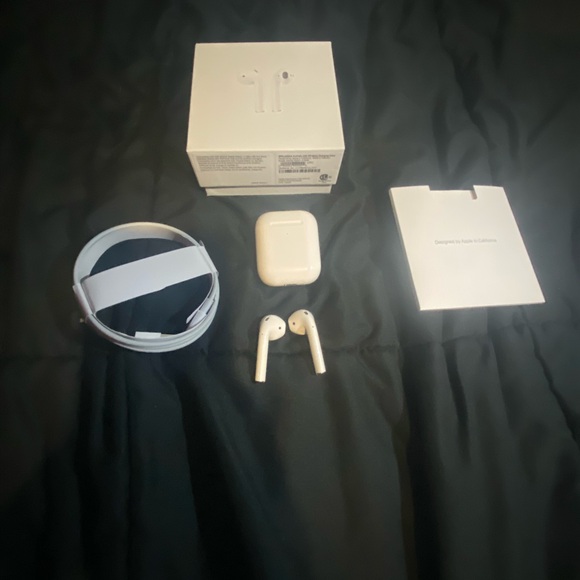 Apple White Earbuds with Compact Charging Case